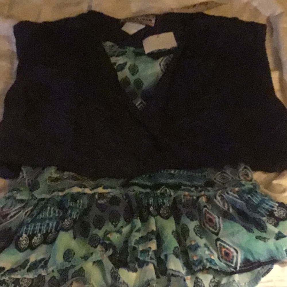 Girls 2 piece shirt set.